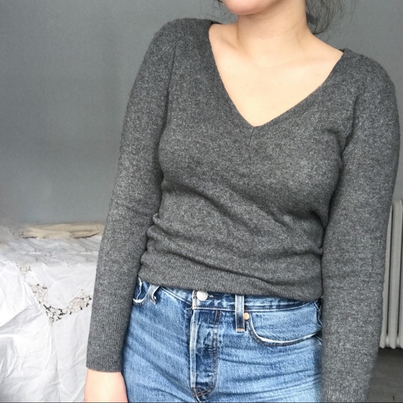 100% Cashmere Banana Republic V-neck Sweater - Picture 4 of 4